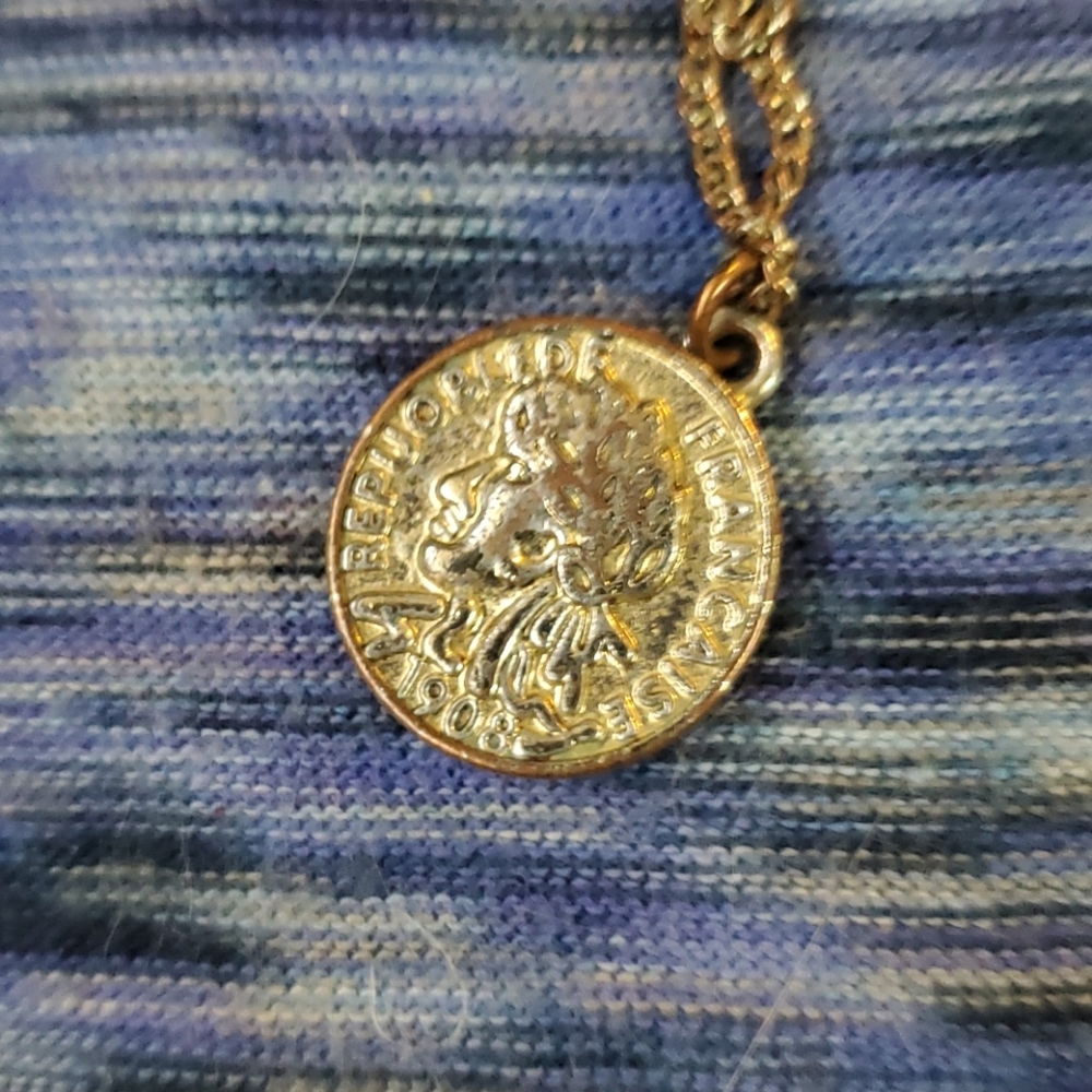 Neclace - Picture 2 of 2
